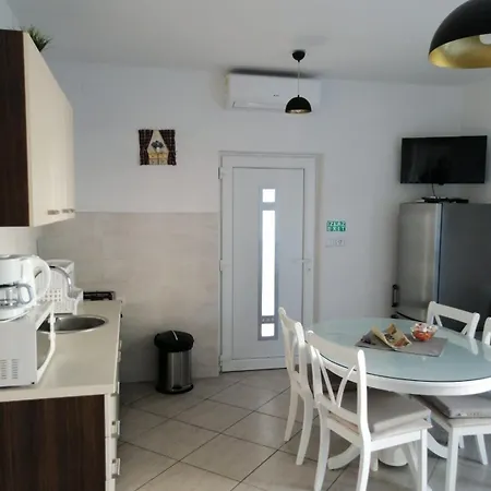 Apartments Kursan Seget Vranjica Exterior photo